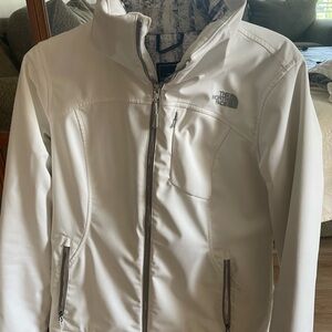 North Face Women’s white winter coat-Medium.Light gray and Dark gray inside
